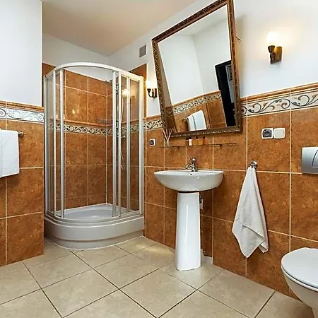 Toscania-check In 24h 3* Poznan